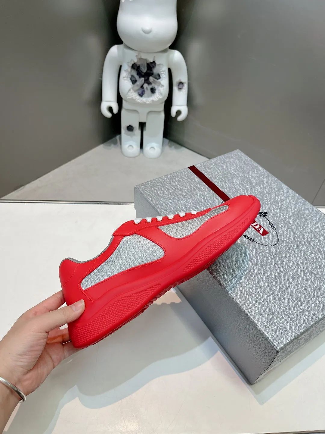 P680👟👟 Prada soft rubber and Bike fabric sports America’sCuP sneakers with Prada style have been redesigned, new fabrics and colors inject a new contemporary spirit into them. Size / 35-44 45 46 can be customized and non-returnable.